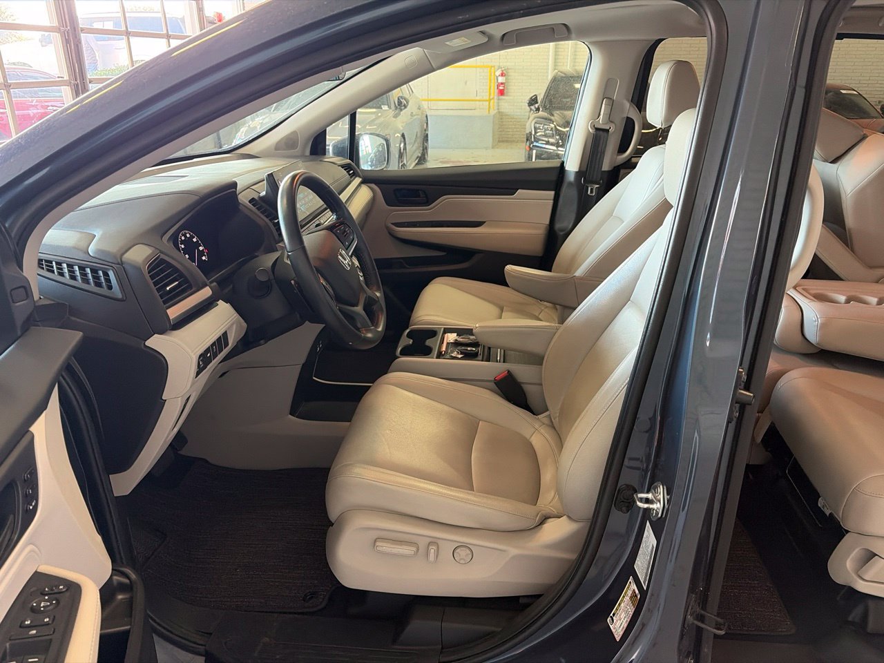 Used 2025 Honda Odyssey EX-L image 10