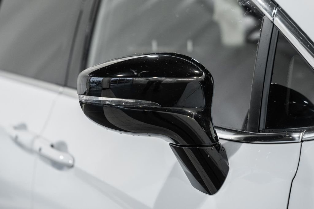 Used 2025 Chrysler Pacifica Select image 15