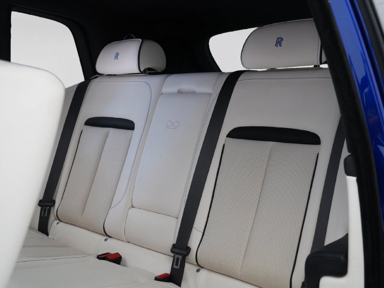 Certified 2021 Rolls-Royce Cullinan Black Badge AWD/4WD image 23