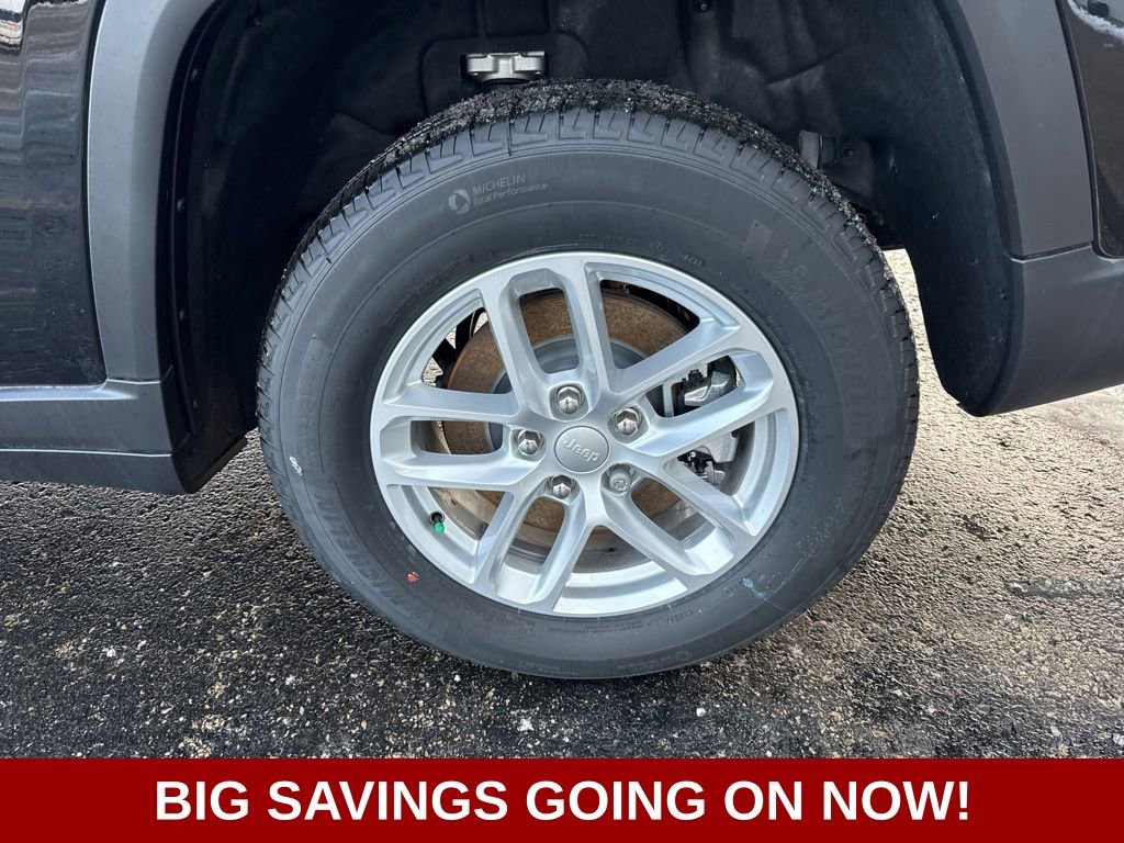 New 2025 Jeep Grand Cherokee L Laredo image 16