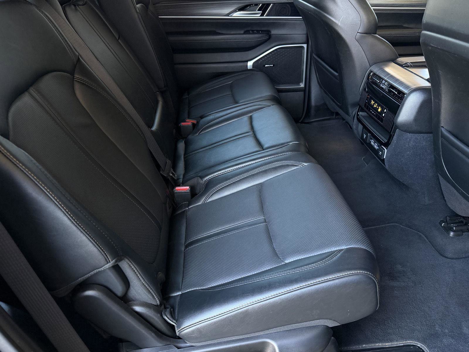 Used 2024 Jeep Wagoneer Series II w/ Flexible Seating Group image 26