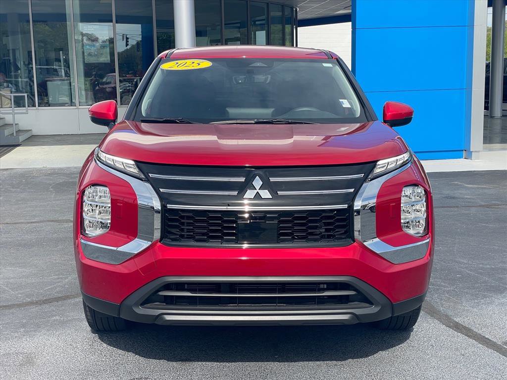 Used 2025 Mitsubishi Outlander ES AWD/4WD image 2