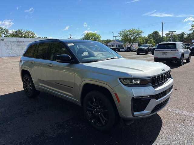 New 2026 Jeep Grand Cherokee Limited AWD/4WD image 2