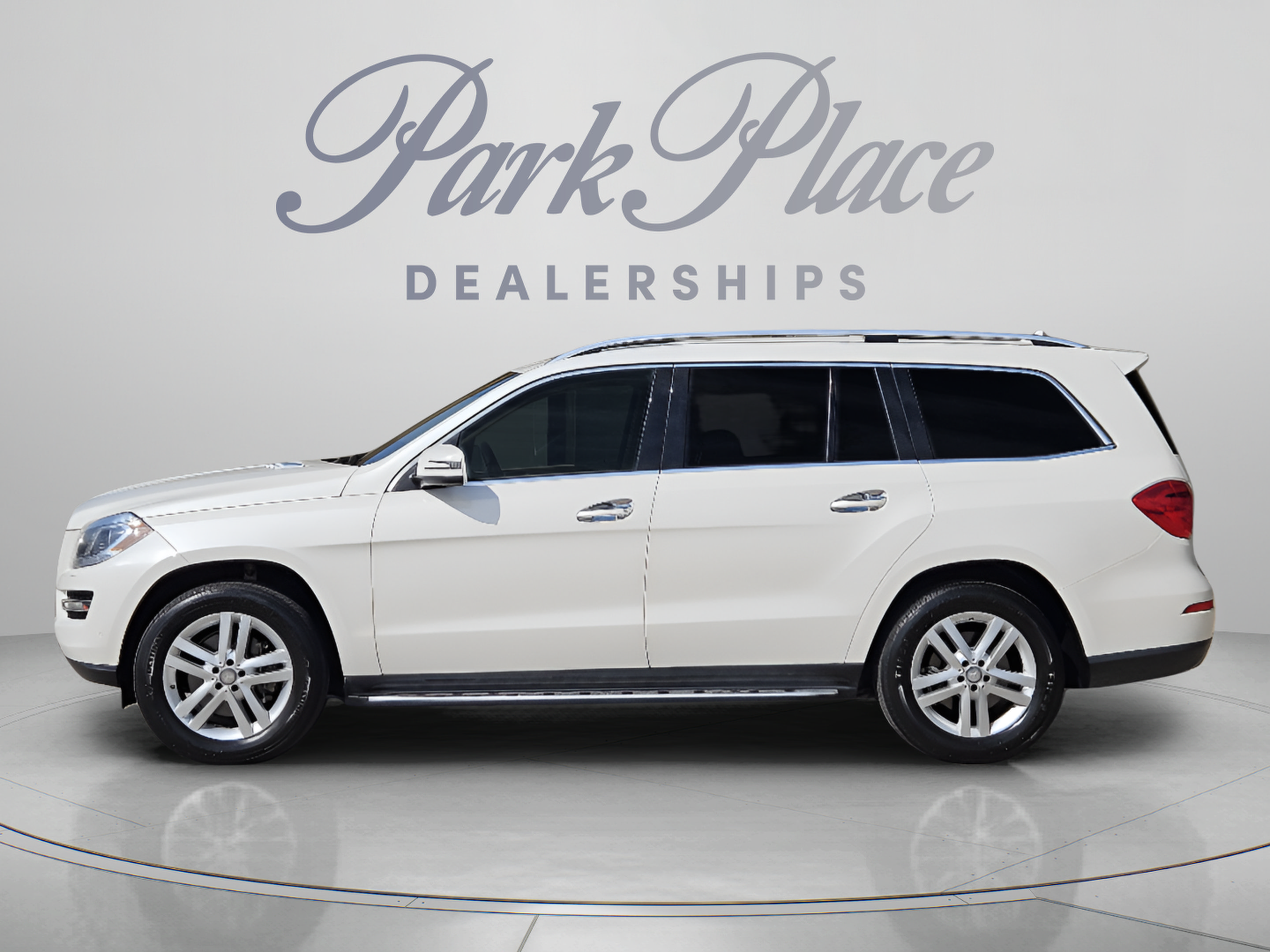 Used 2015 Mercedes-Benz GL 450 4MATIC image 2