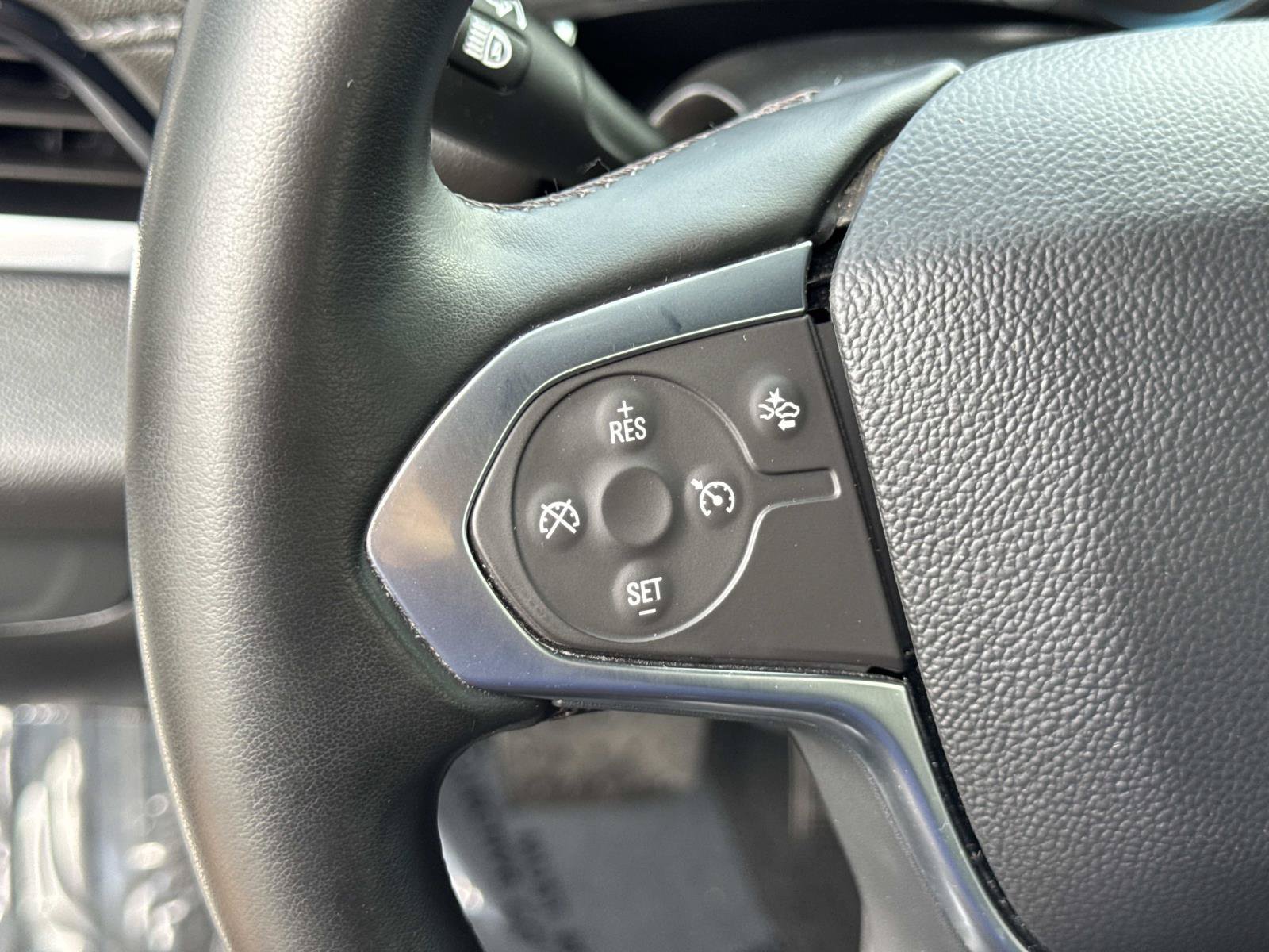 Used 2023 Chevrolet Traverse LT FWD image 11