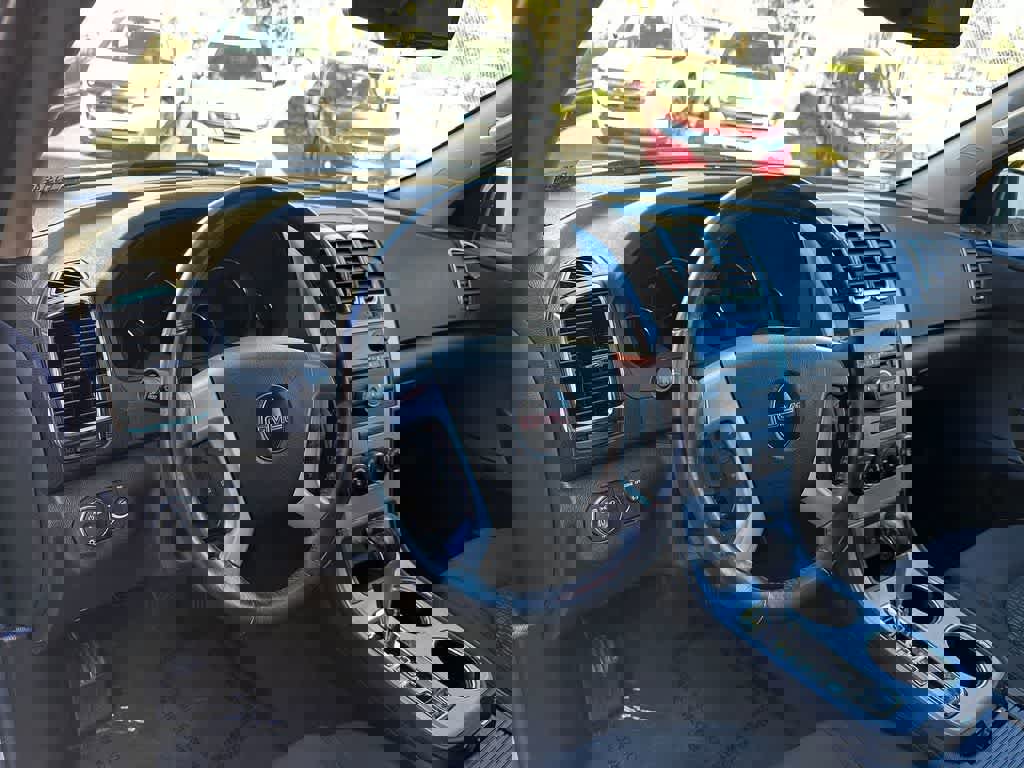 Used 2011 GMC Acadia SLE image 2