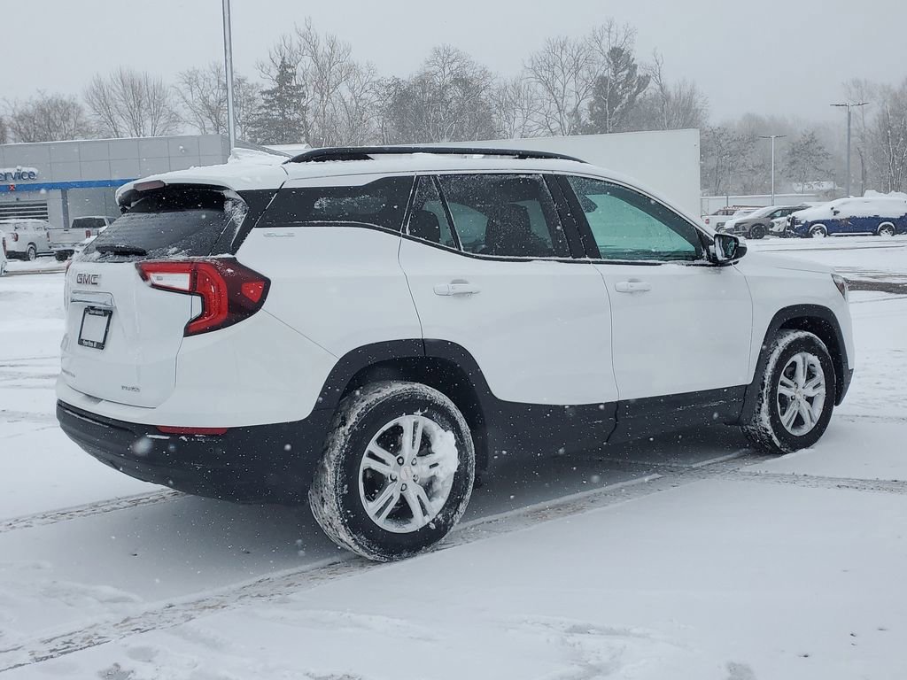 Used 2022 GMC Terrain SLE w/ Driver Convenience Package image 3