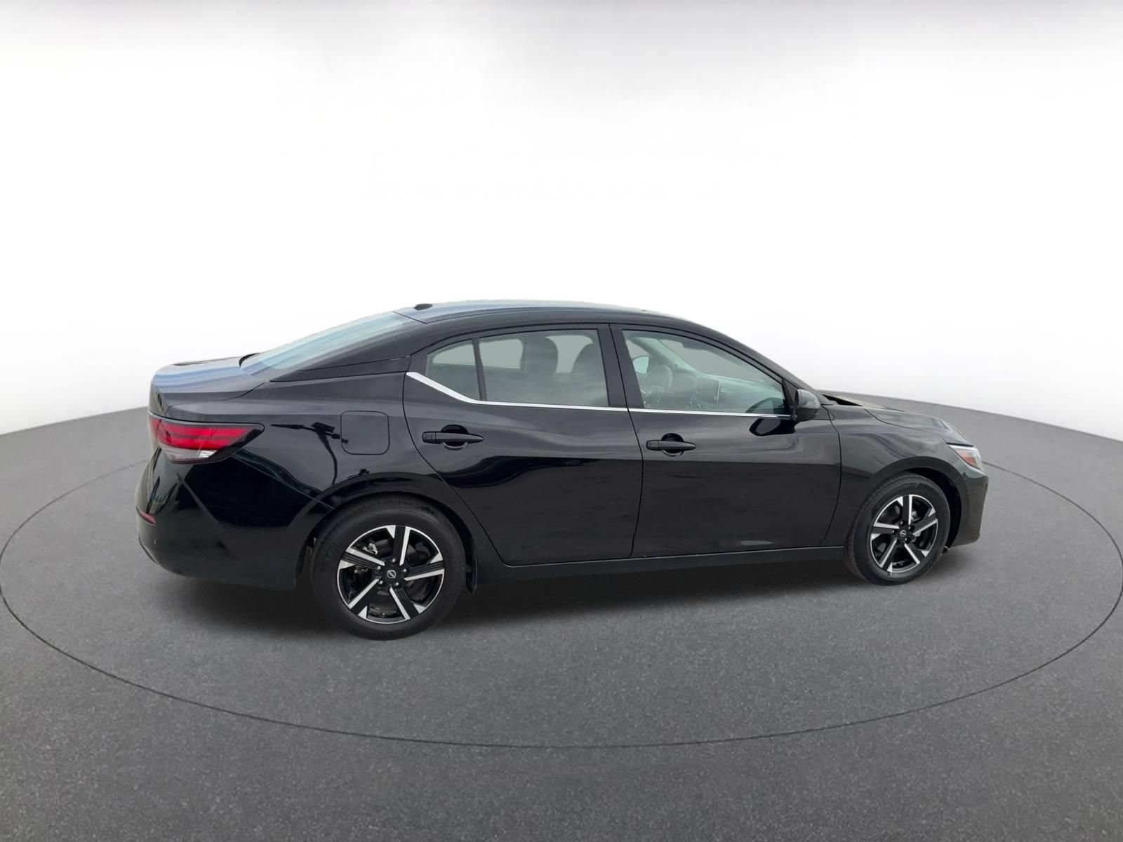 Used 2025 Nissan Sentra SV FWD image 14