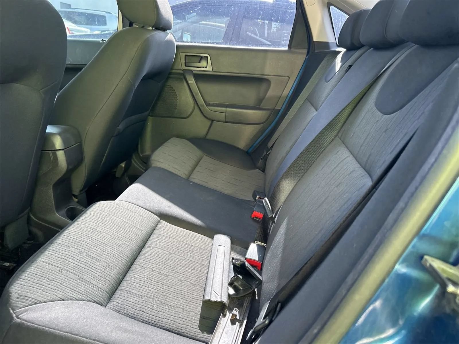 Used 2009 Ford Focus SE FWD image 4