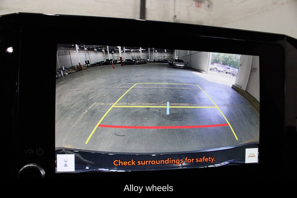 Used 2025 Toyota Camry SE image 8