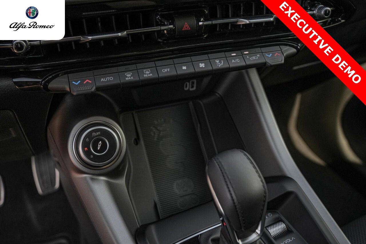 New 2025 Alfa Romeo Tonale w/ Premium Package image 17