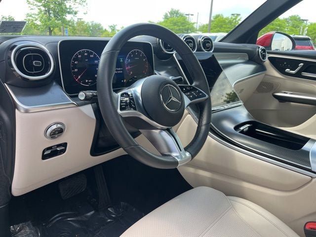 Used 2025 Mercedes-Benz GLC 300 4MATIC image 25