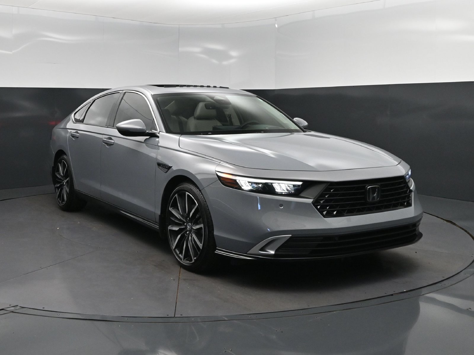 Used 2025 Honda Accord Touring image 9