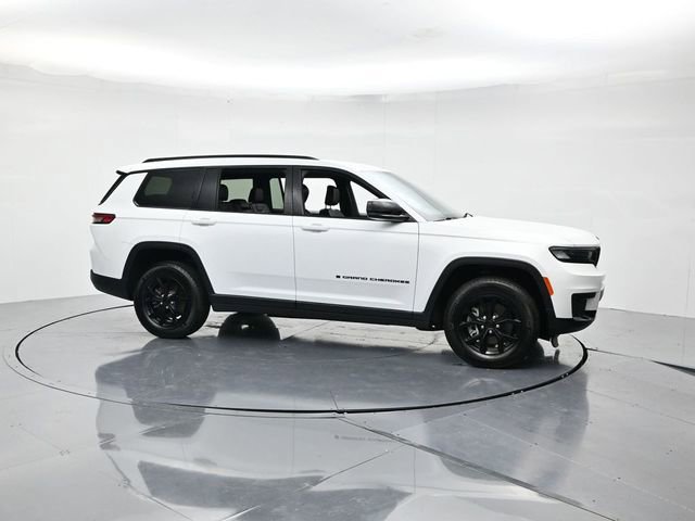 Used 2024 Jeep Grand Cherokee L Laredo image 3