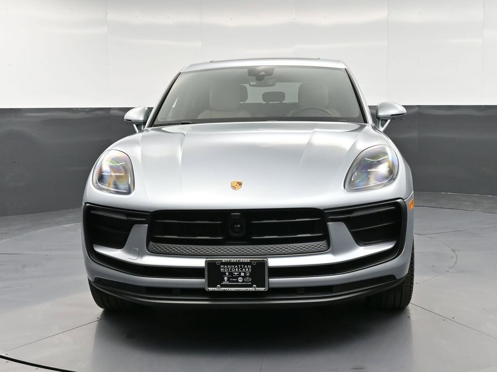 Certified 2022 Porsche Macan image 11