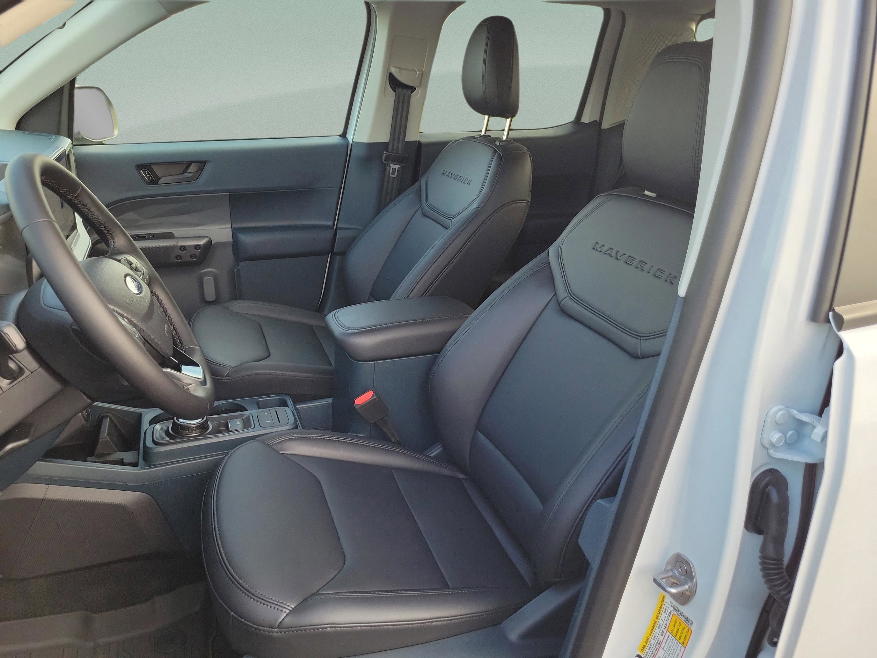 New 2025 Ford Maverick Lariat w/ Black Appearance Package image 17