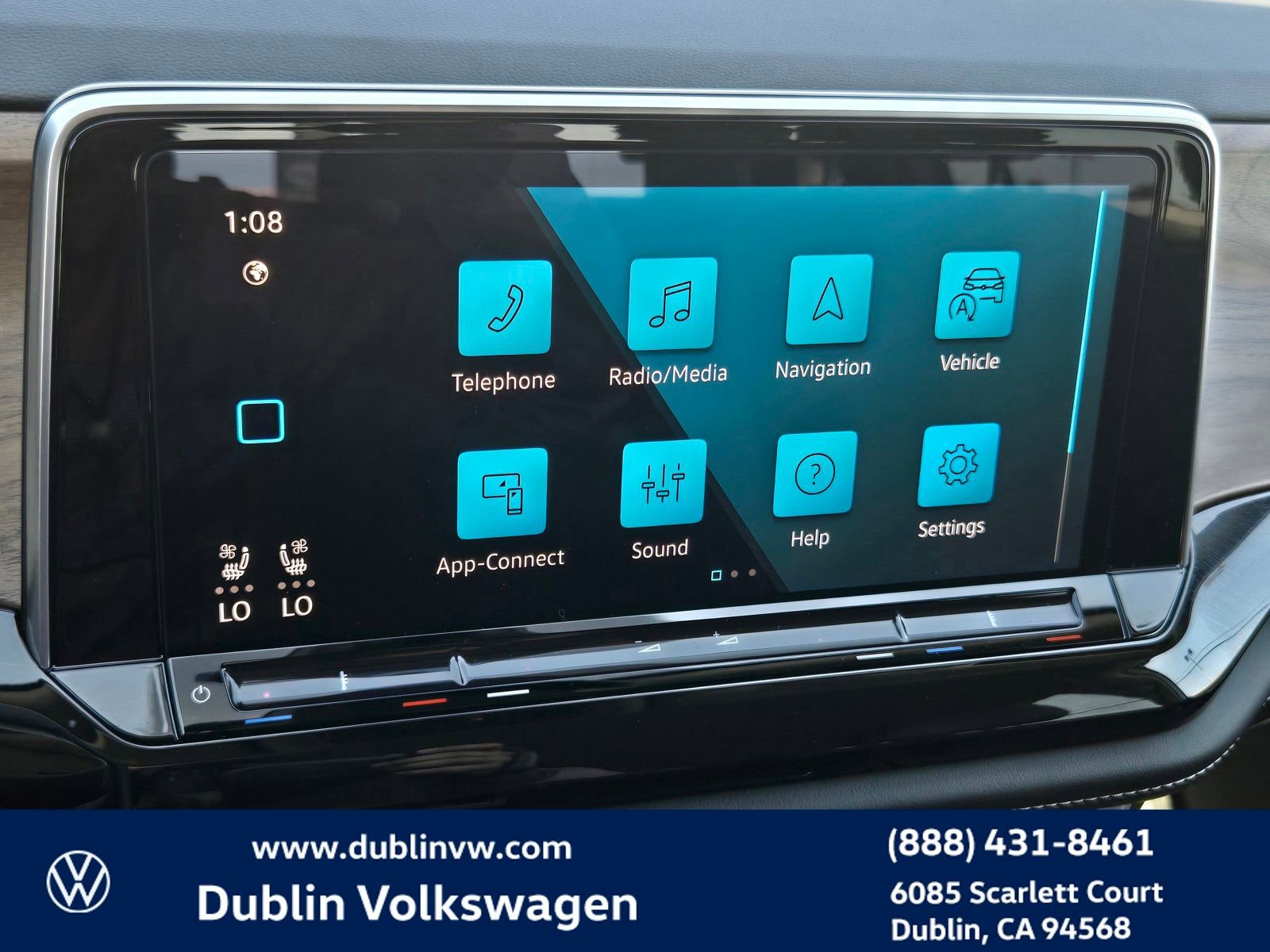 Used 2025 Volkswagen Atlas SE AWD/4WD image 16