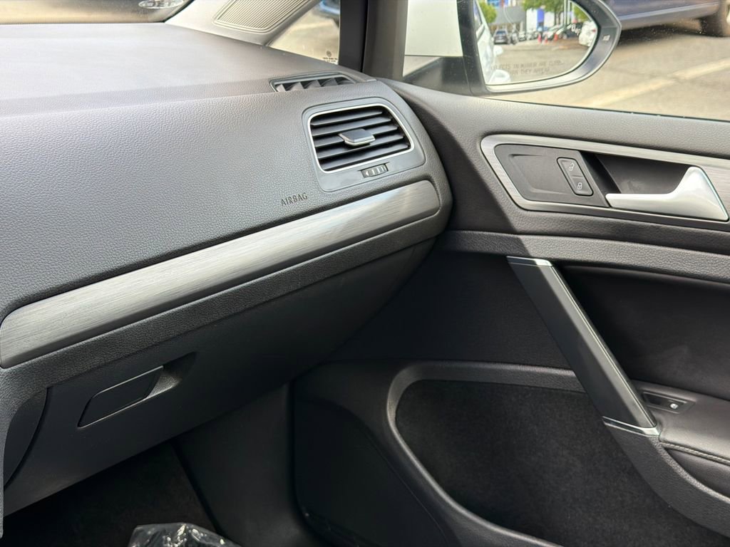 Used 2018 Volkswagen Golf SE FWD image 30