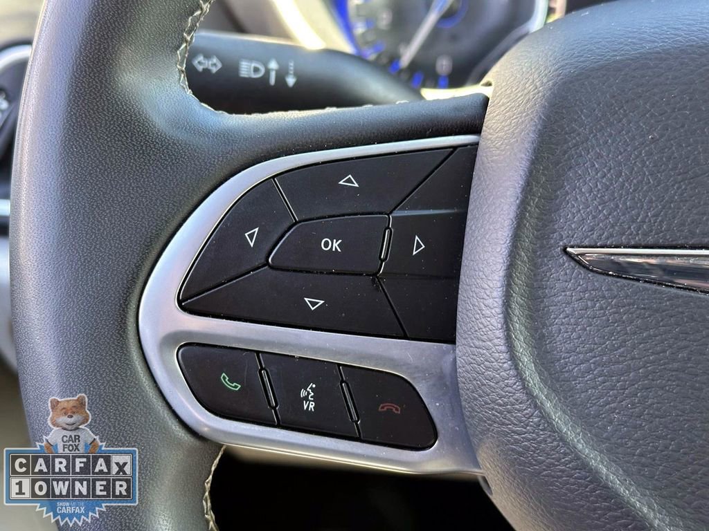 Used 2023 Chrysler Pacifica Touring-L image 25
