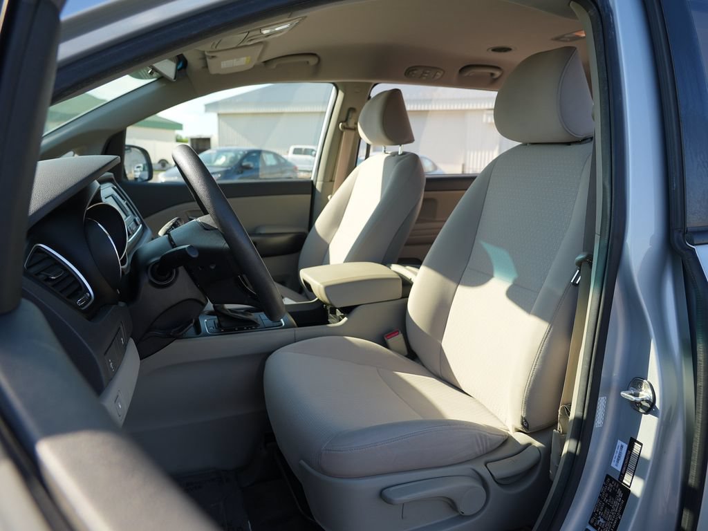 Used 2018 Kia Sedona L FWD image 12