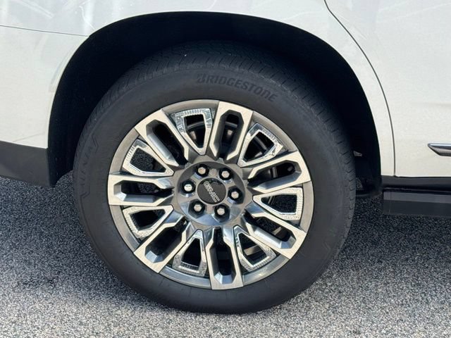 Used 2024 GMC Yukon Denali Ultimate AWD/4WD image 14