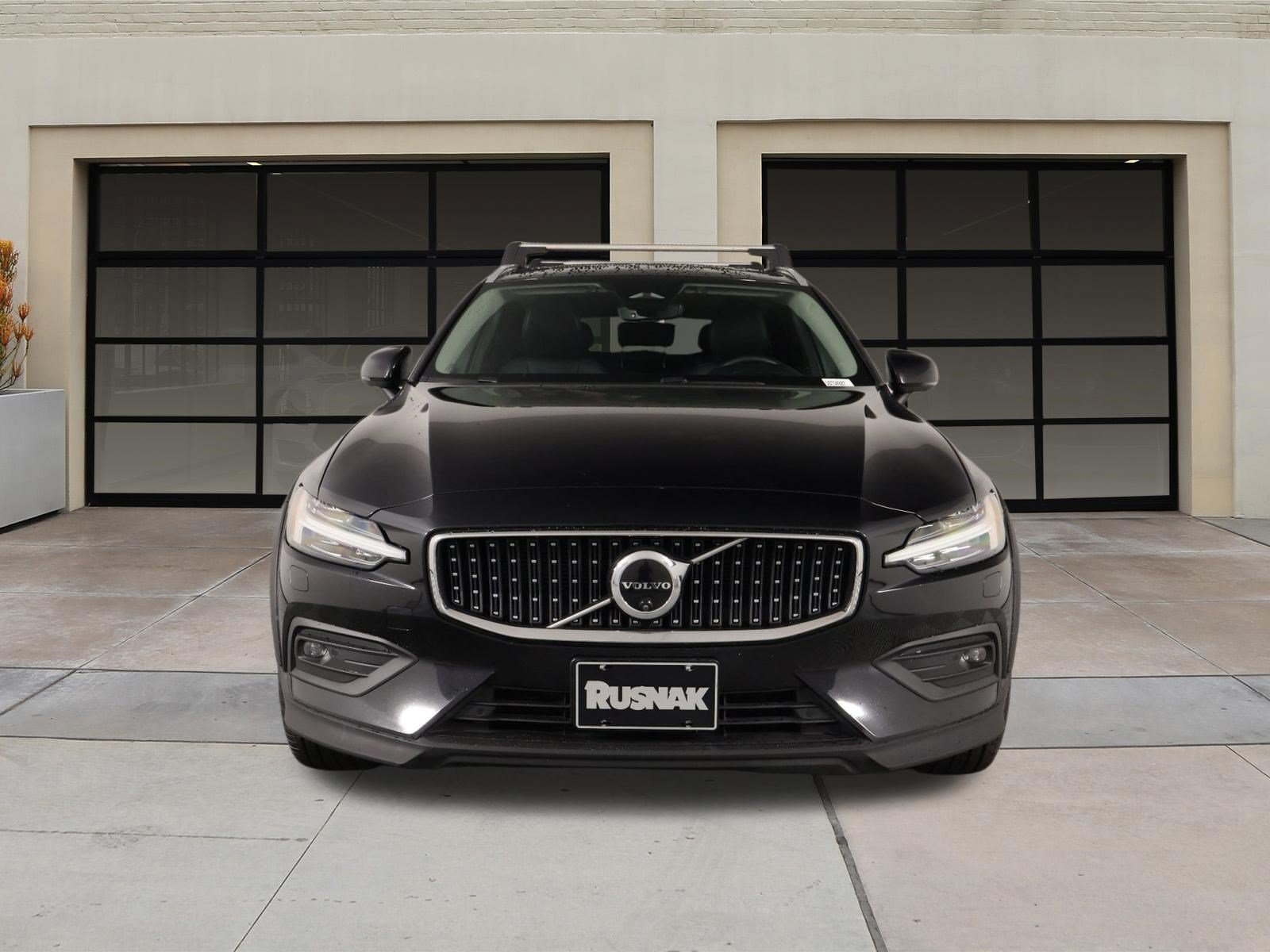 Certified 2024 Volvo V60 B5 Cross Country Ultimate w/ Protection Package Premier AWD/4WD image 5