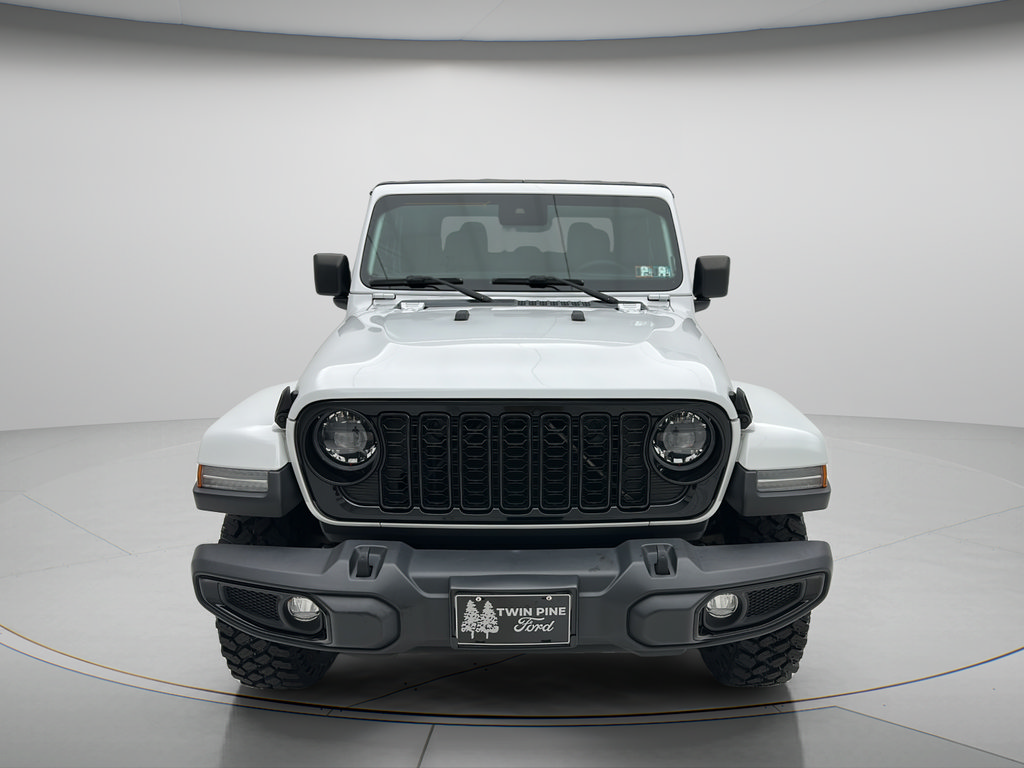 Used 2024 Jeep Gladiator Willys AWD/4WD image 2