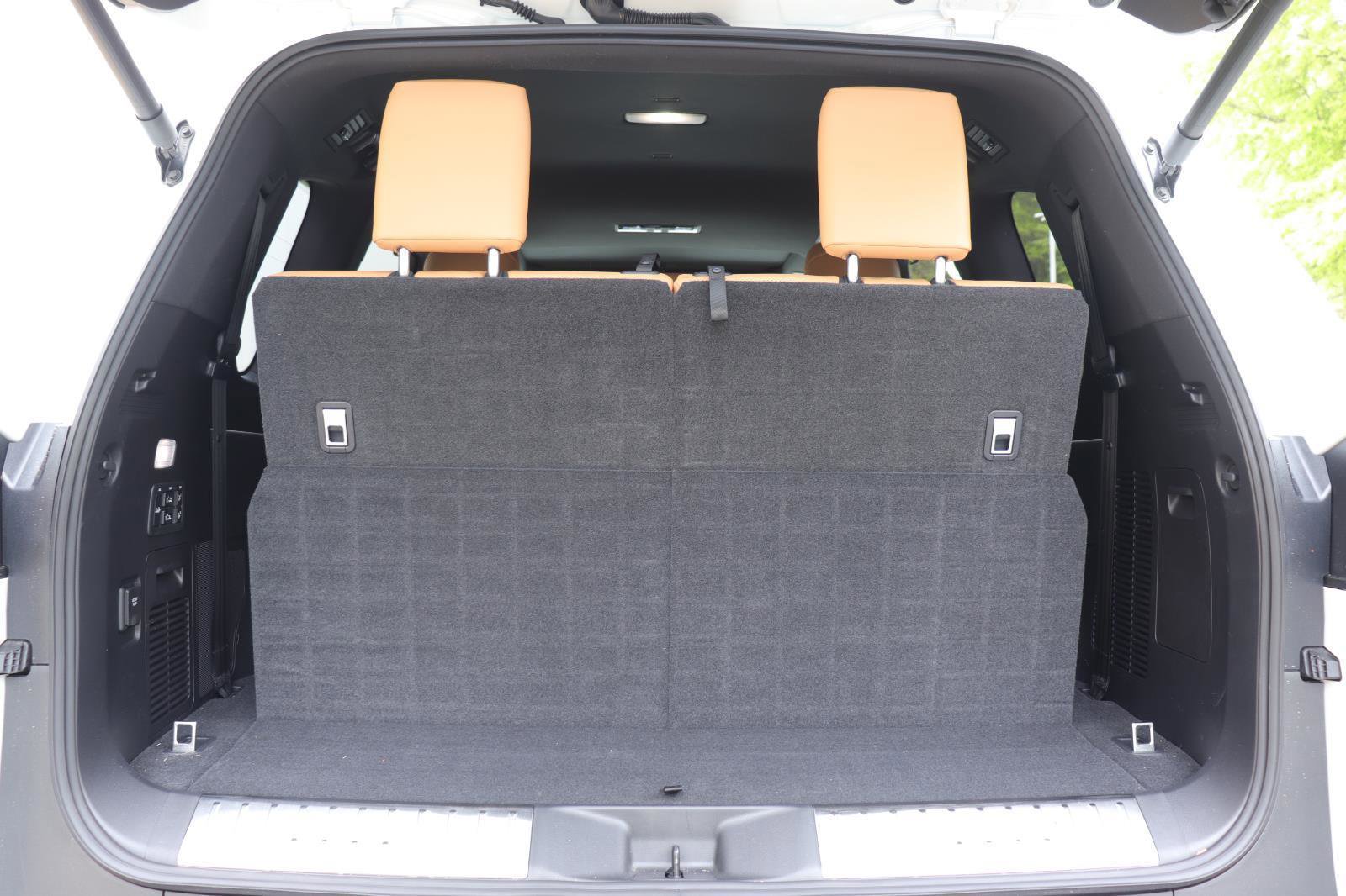 Used 2024 Lexus LX 600 4WD w/ Luxury Package image 17