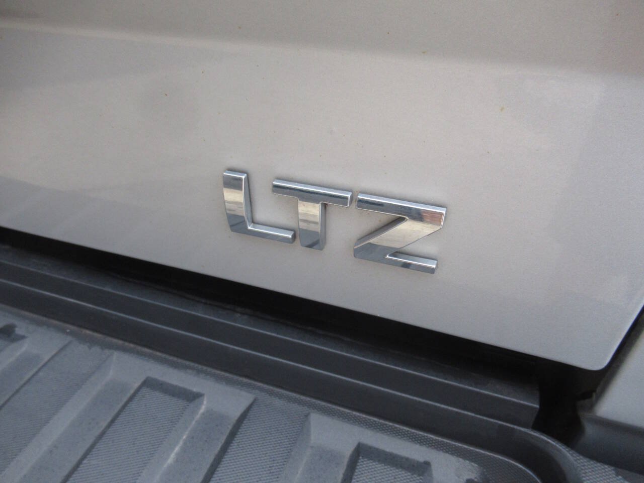 Used 2018 Chevrolet Silverado 2500 LTZ w/ Vortec Plus Package AWD/4WD image 13
