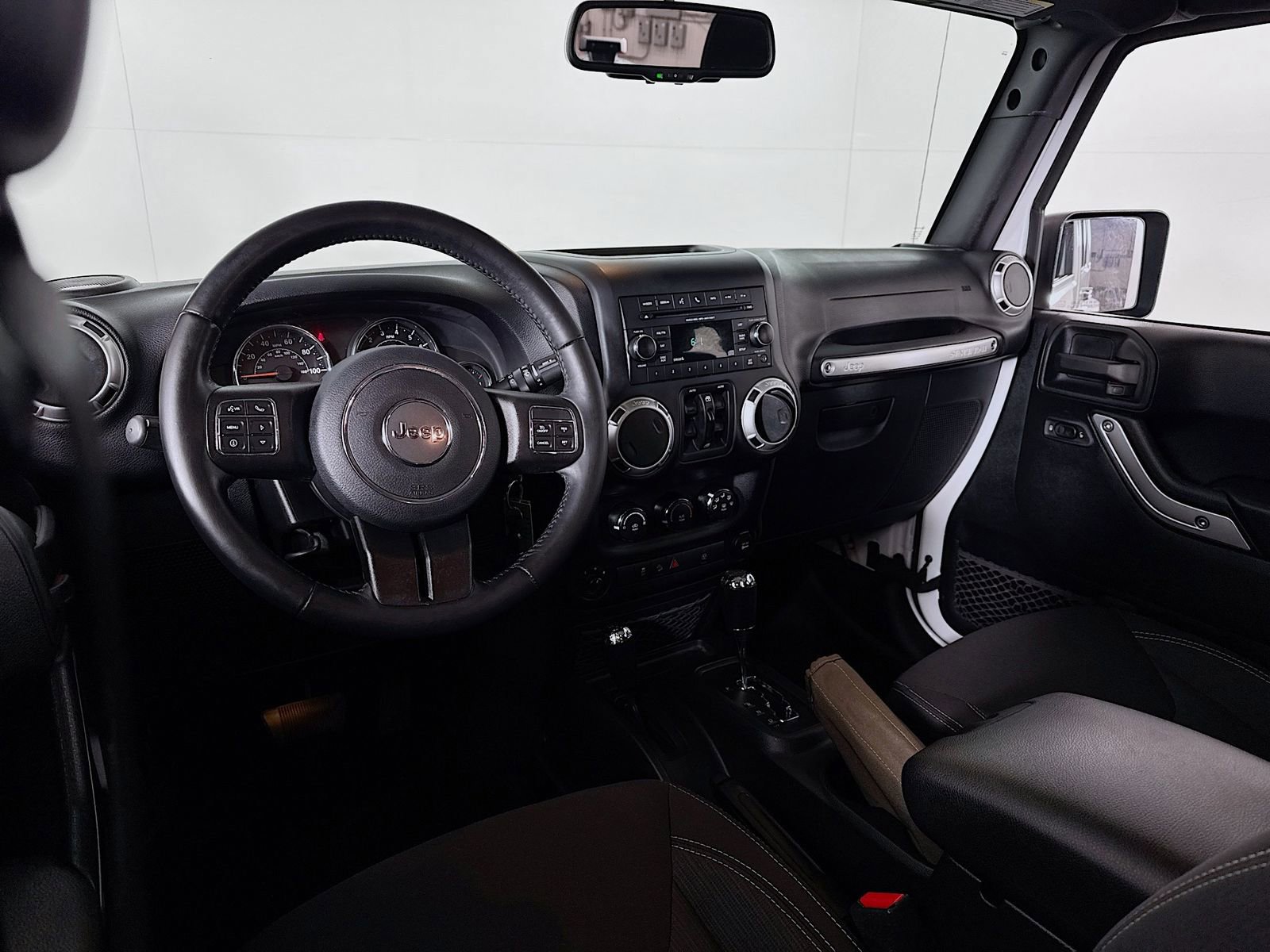 Used 2018 Jeep Wrangler Unlimited Sahara w/ Connectivity Group image 16