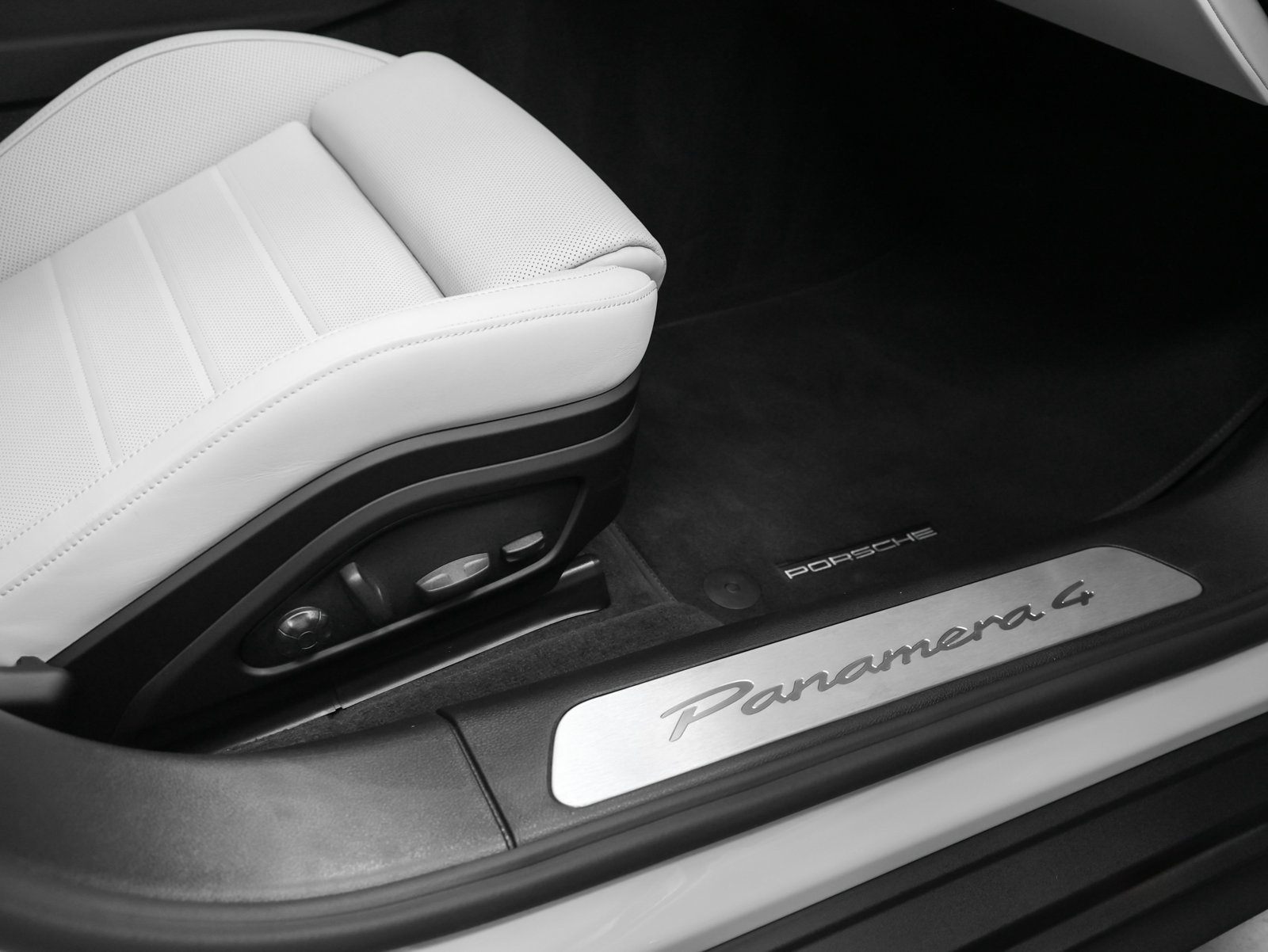 Certified 2026 Porsche Panamera 4 E-Hybrid AWD/4WD image 22