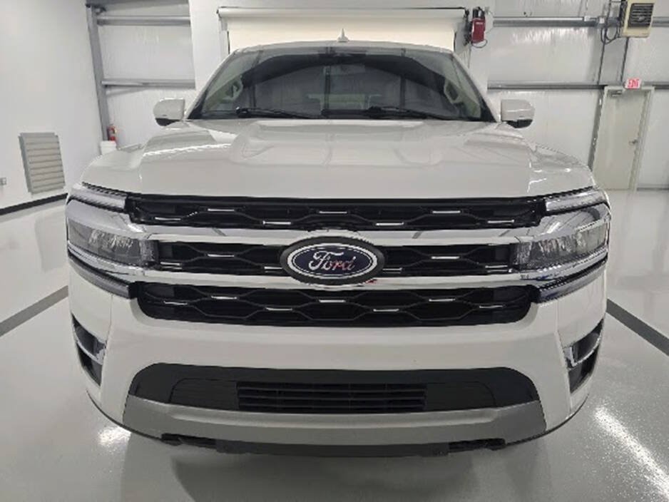 Used 2024 Ford Expedition Limited AWD/4WD image 4