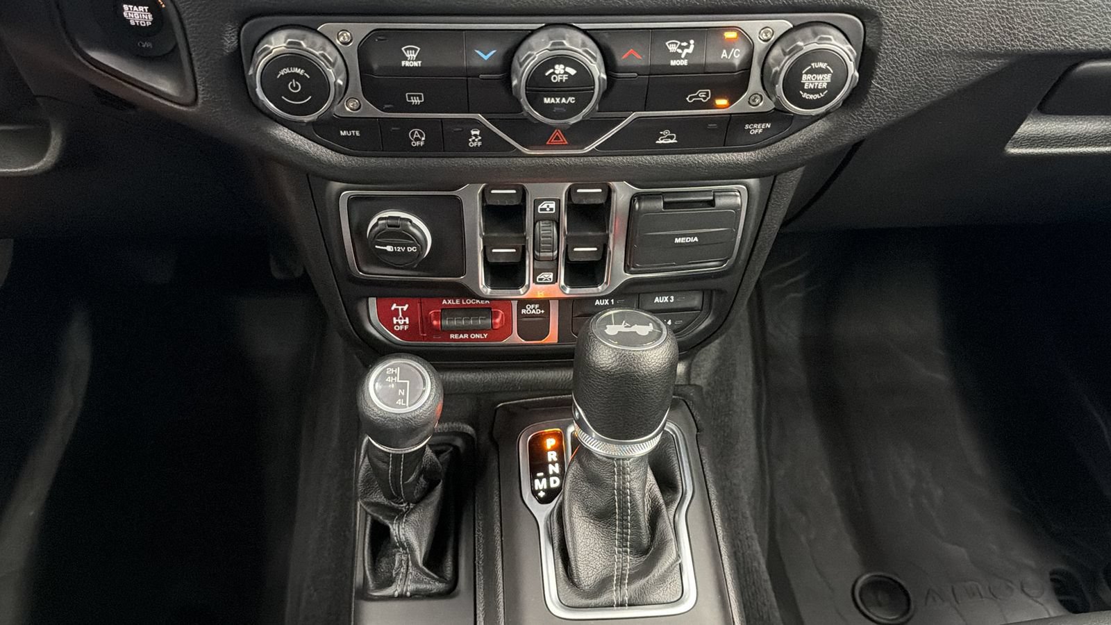 Used 2025 Jeep Wrangler Unlimited Sport AWD/4WD image 23