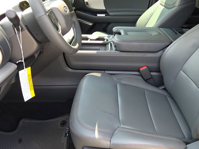 New 2025 Ford Expedition Active image 17