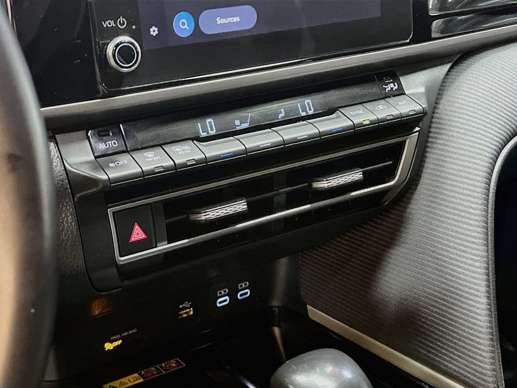 Used 2025 Toyota Camry SE w/ Convenience Package FWD image 16