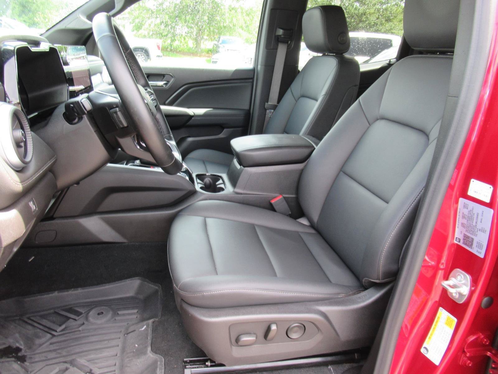 Used 2024 Chevrolet Colorado LT w/ LT Convenience Package III AWD/4WD image 18
