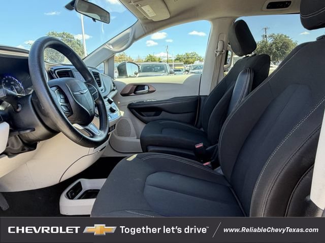 Used 2021 Chrysler Voyager LX FWD image 28