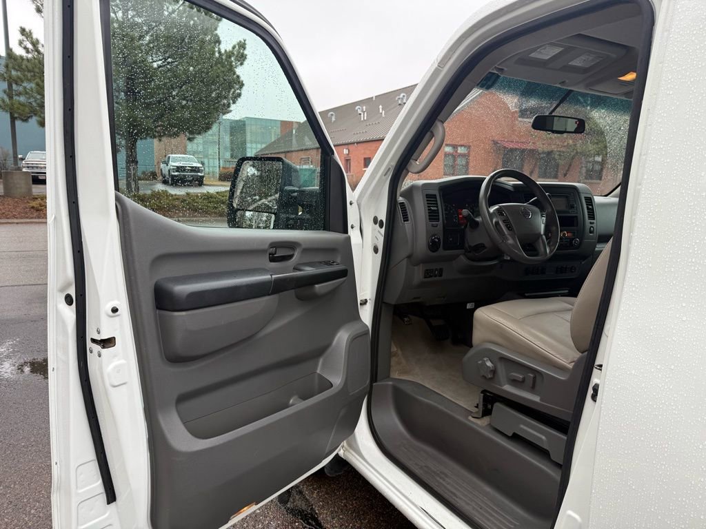 Used 2013 Nissan NV 3500 SL w/ Technology Pkg image 11