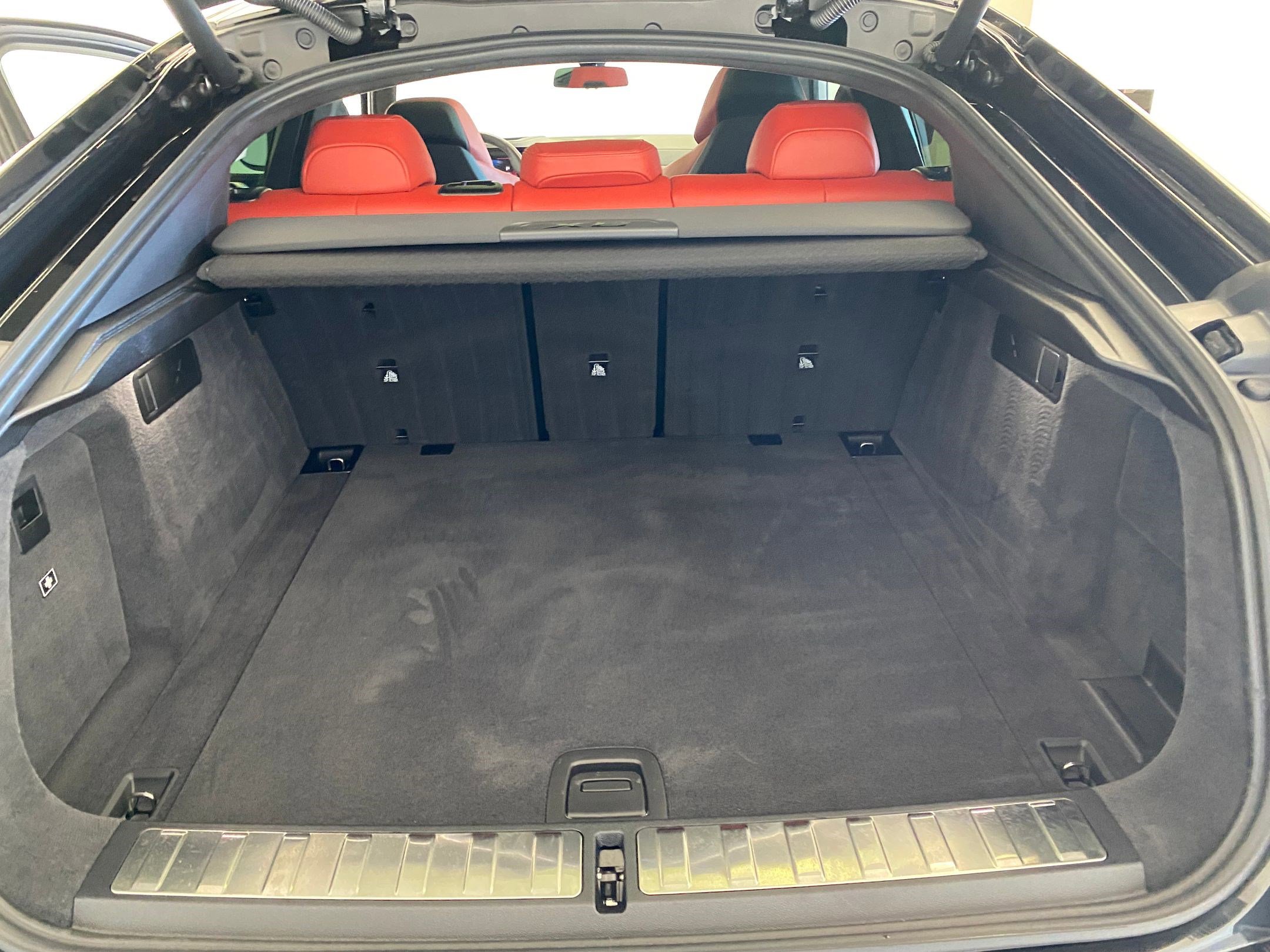 Used 2026 BMW X6 M Competition w/ Executive Package image 32