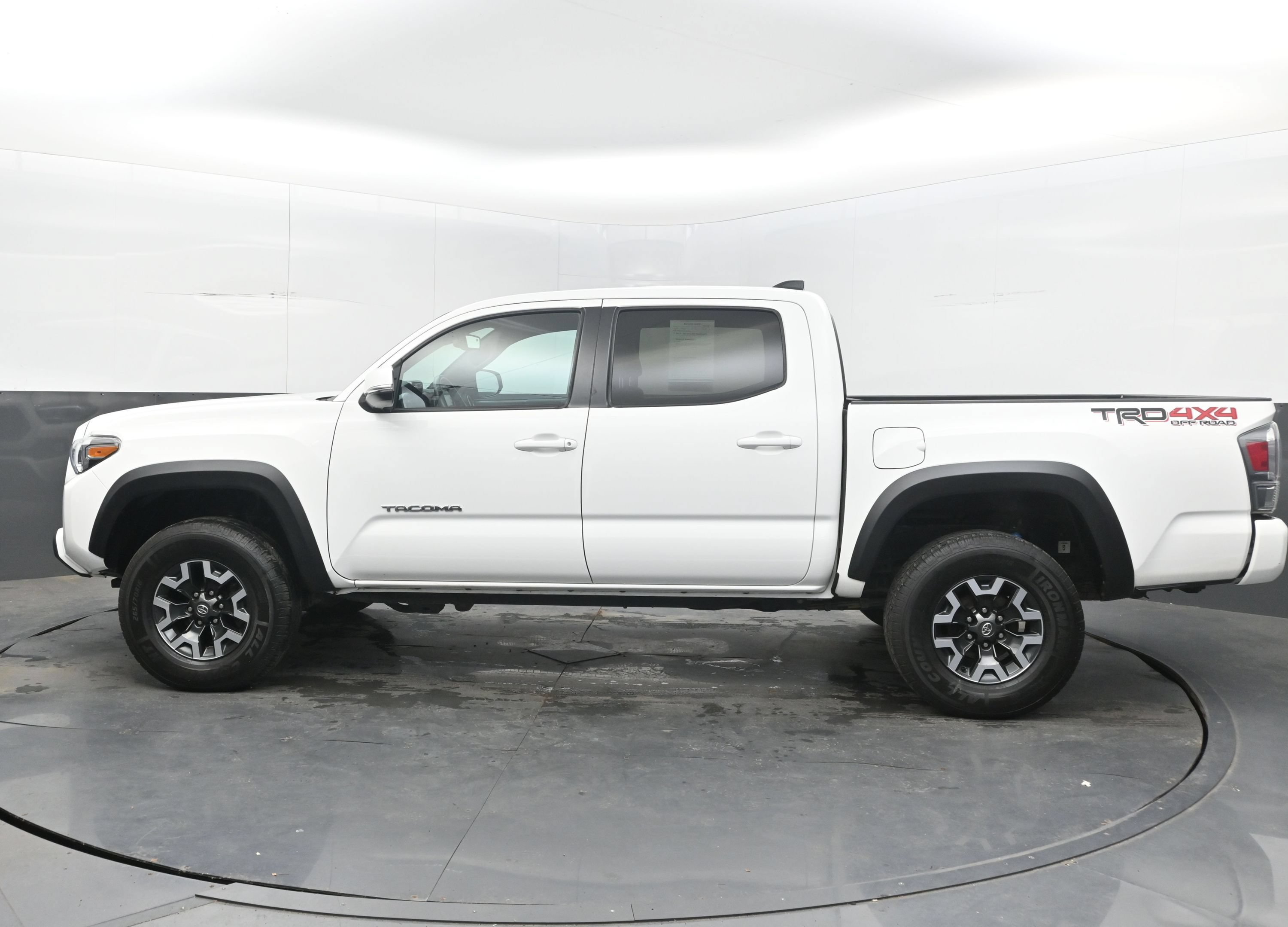 Used 2022 Toyota Tacoma TRD Off-Road w/ Technology Package AWD/4WD image 5
