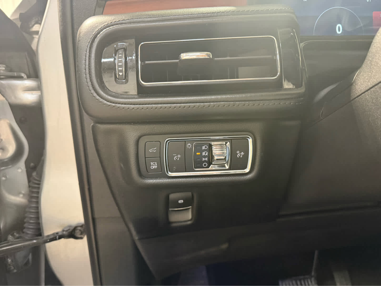 Used 2021 Lincoln Nautilus Reserve w/ Equipment Group 201A image 11