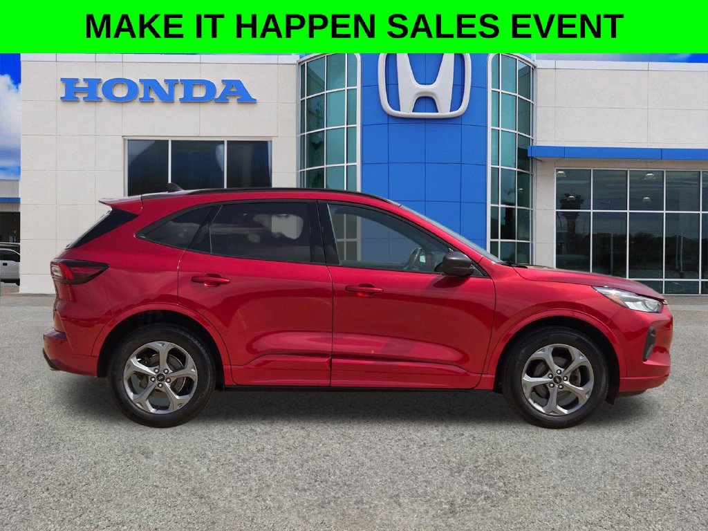 Used 2023 Ford Escape ST-Line w/ Tech Pack #1 AWD/4WD image 2