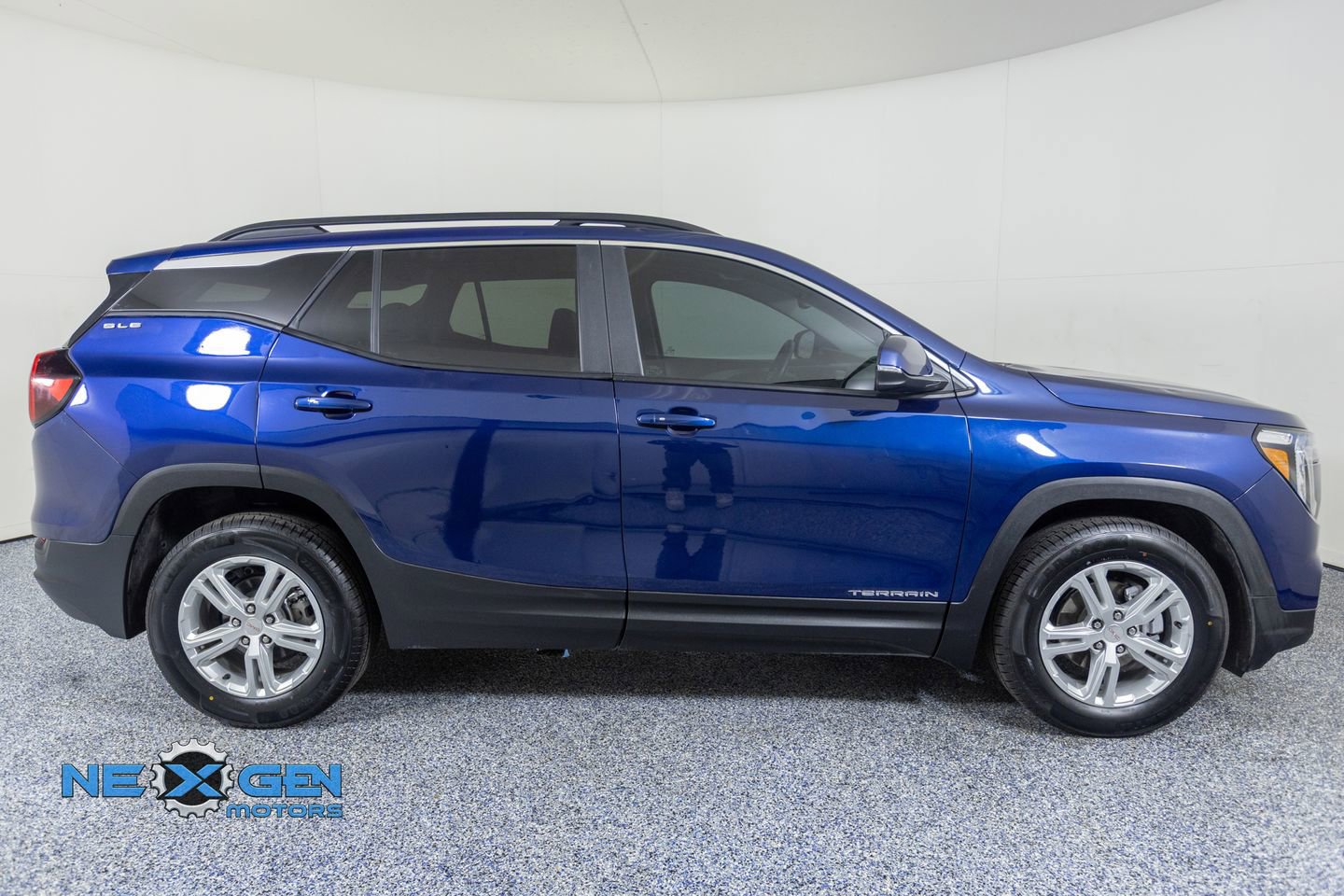 Used 2022 GMC Terrain SLE w/ Driver Convenience Package image 8