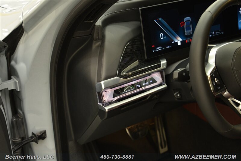 Used 2025 BMW 750e xDrive w/ Premium Package AWD/4WD image 32