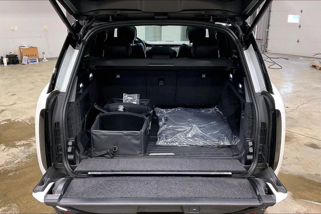 Used 2025 Land Rover Range Rover SE image 35