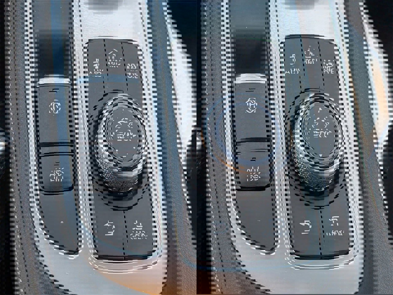 Used 2023 INFINITI QX60 Sensory w/ Cargo Package image 19