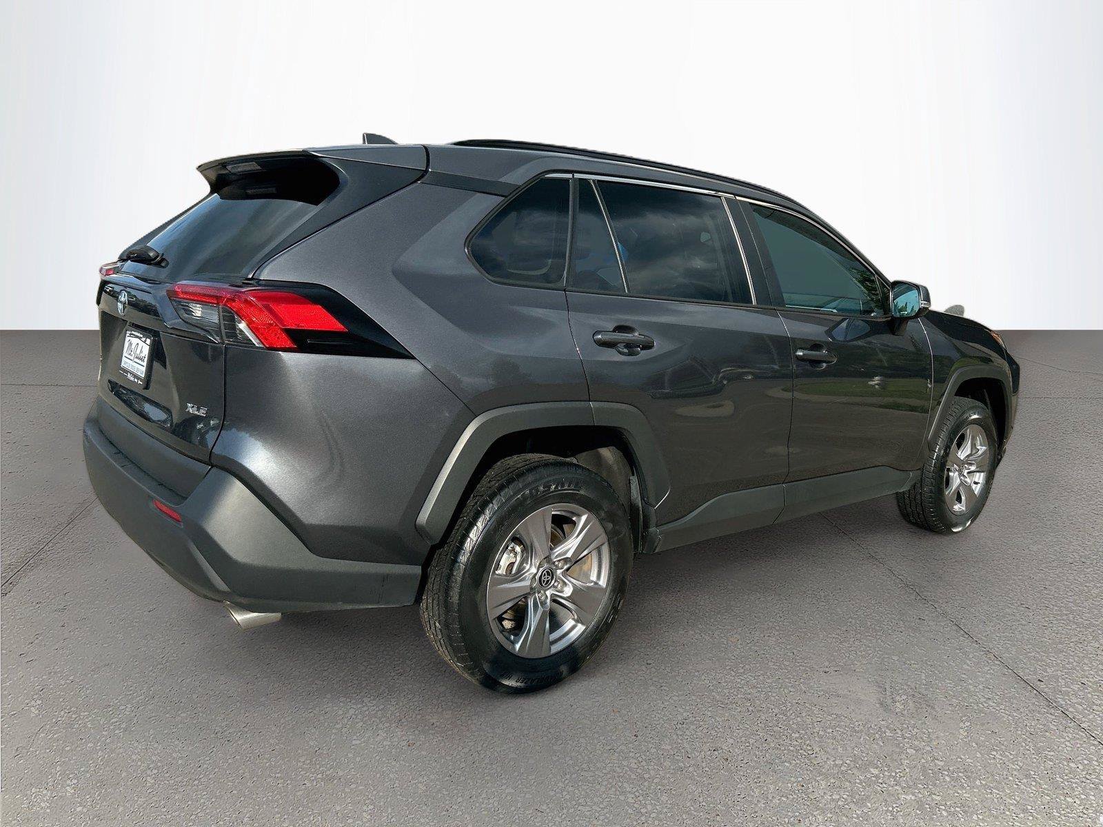 Used 2025 Toyota RAV4 XLE FWD image 4