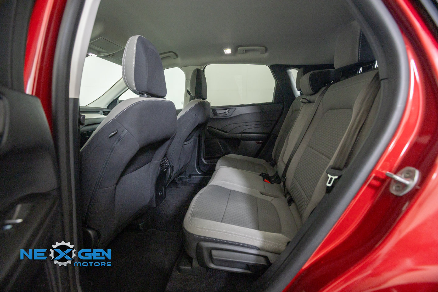 Used 2022 Ford Escape SE w/ SE Sport Appearance Package FWD image 32