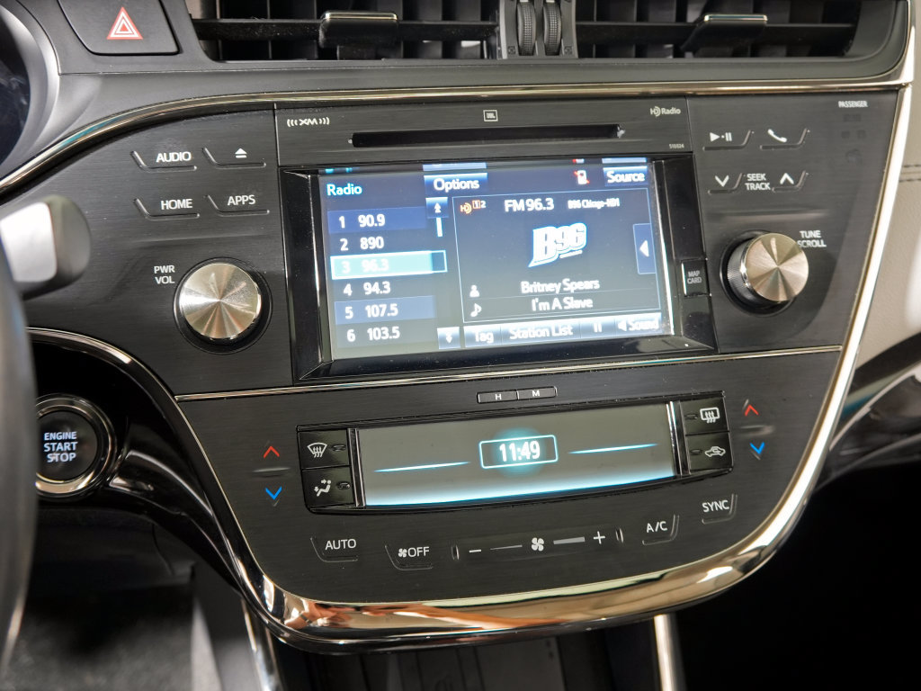 Used 2015 Toyota Avalon Limited w/ Technology Package FWD image 23
