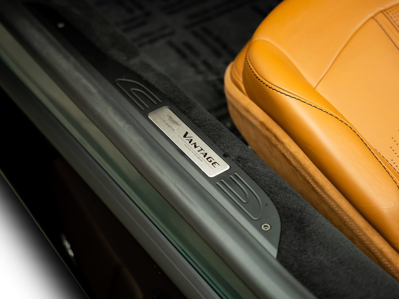 Used 2023 Aston Martin V8 Vantage Roadster RWD image 56